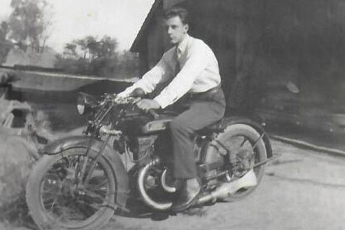 1913